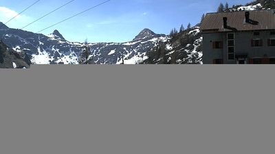 immagine della webcam nei dintorni di Lanzada: webcam Rifugio Calvi Laghi Gemelli