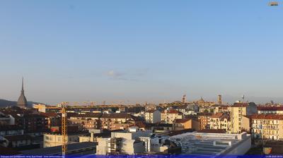 immagine della webcam nei dintorni di Castagneto Po: webcam Torino Bric della Croce