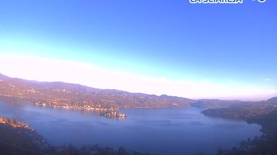 immagine della webcam nei dintorni di Mottarone: webcam Pella