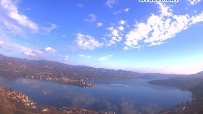 immagine della webcam nei dintorni di Madonna del Sasso: webcam Pella