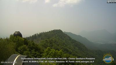 immagine della webcam nei dintorni di Cuasso al Monte: webcam Castello Cabiaglio