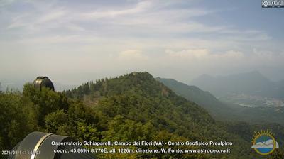 immagine della webcam nei dintorni di Cuasso al Monte: webcam Castello Cabiaglio