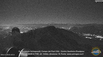 immagine della webcam nei dintorni di Cuasso al Monte: webcam Castello Cabiaglio