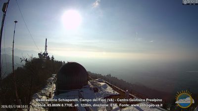 immagine della webcam nei dintorni di Sangiano: webcam Castello Cabiaglio