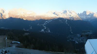 immagine della webcam nei dintorni di Passo Tonale: webcam Campo Carlo Magno