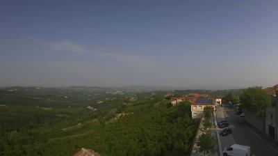 immagine della webcam nei dintorni di Serravalle Langhe: webcam Albaretto della Torre