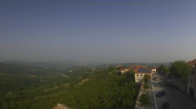 immagine della webcam nei dintorni di Carrù: webcam Albaretto della Torre