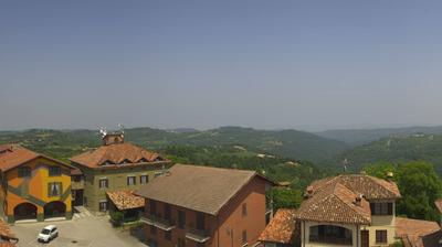 immagine della webcam nei dintorni di Carrù: webcam Serravalle Langhe