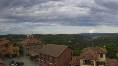 immagine della webcam nei dintorni di Benevello: webcam Serravalle Langhe