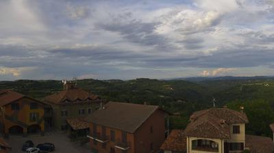 immagine della webcam nei dintorni di Bosia: webcam Serravalle Langhe