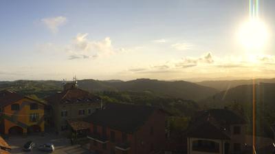 immagine della webcam nei dintorni di Niella Belbo: webcam Serravalle Langhe