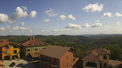 immagine della webcam nei dintorni di Cerretto Langhe: webcam Serravalle Langhe