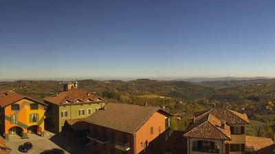 immagine della webcam nei dintorni di Cherasco: webcam Serravalle Langhe