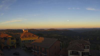 immagine della webcam nei dintorni di Niella Tanaro: webcam Serravalle Langhe