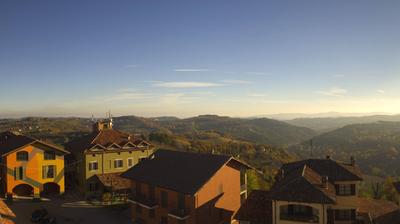 immagine della webcam nei dintorni di Costigliole d'Asti: webcam Serravalle Langhe