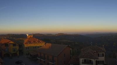 immagine della webcam nei dintorni di Alba: webcam Serravalle Langhe