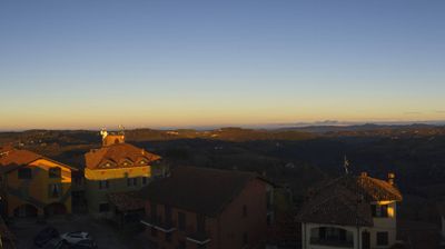 immagine della webcam nei dintorni di Mango: webcam Serravalle Langhe