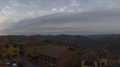 immagine della webcam nei dintorni di Salmour: webcam Serravalle Langhe