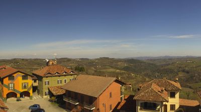 immagine della webcam nei dintorni di Salmour: webcam Serravalle Langhe