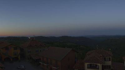 immagine della webcam nei dintorni di Sinio: webcam Serravalle Langhe