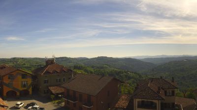 immagine della webcam nei dintorni di Salmour: webcam Serravalle Langhe