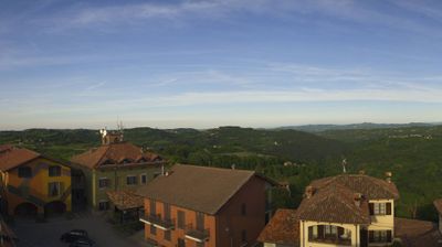 immagine della webcam nei dintorni di Mombarcaro: webcam Serravalle Langhe