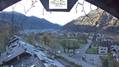 immagine della webcam nei dintorni di Peio: webcam Carisolo