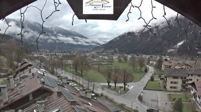 immagine della webcam nei dintorni di San Lorenzo in Banale: webcam Carisolo