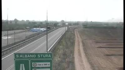 immagine della webcam nei dintorni di Carrù: webcam Montanera