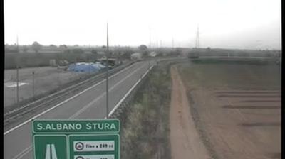 immagine della webcam nei dintorni di Carrù: webcam Montanera