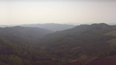 immagine della webcam nei dintorni di Serravalle Langhe: webcam Lequio Berria