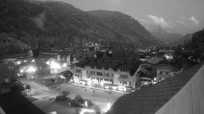 immagine della webcam nei dintorni di Carisolo: webcam Rifugio Viviani