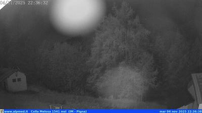 immagine della webcam nei dintorni di Triora: webcam Castel Vittorio