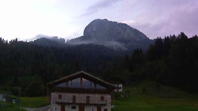 immagine della webcam nei dintorni di Calalzo di Cadore: webcam Forni di Sopra