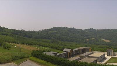 immagine della webcam nei dintorni di Serravalle Langhe: webcam Cerretto Langhe
