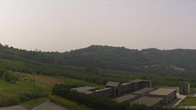 immagine della webcam nei dintorni di Carrù: webcam Cerretto Langhe
