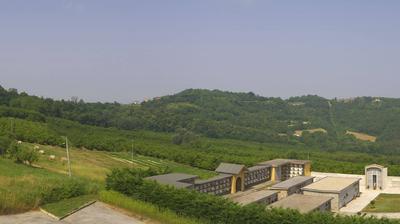 immagine della webcam nei dintorni di Carrù: webcam Cerretto Langhe
