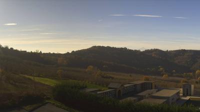 immagine della webcam nei dintorni di Alba: webcam Cerretto Langhe