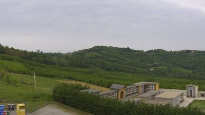 immagine della webcam nei dintorni di Benevello: webcam Cerretto Langhe