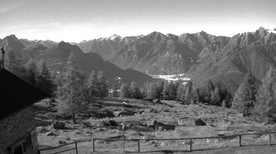 immagine della webcam nei dintorni di Perledo: webcam Monte Legnone