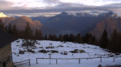 immagine della webcam nei dintorni di Consiglio di Rumo: webcam Monte Legnone