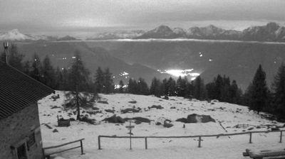 immagine della webcam nei dintorni di Perledo: webcam Monte Legnone
