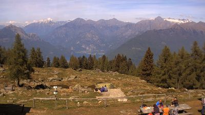 immagine della webcam nei dintorni di Perledo: webcam Monte Legnone