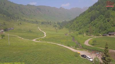 immagine della webcam nei dintorni di San Simone Baita del Camoscio: webcam Rifugio Falc