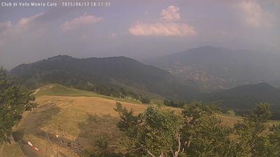 immagine della webcam nei dintorni di Tizzano Val Parma: webcam Schia Monte Caio