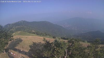 immagine della webcam nei dintorni di Calestano: webcam Schia Monte Caio