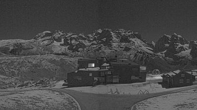 immagine della webcam nei dintorni di Ghiacciaio Presena: webcam Rifugio Viviani