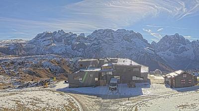 immagine della webcam nei dintorni di Vermiglio: webcam Rifugio Viviani