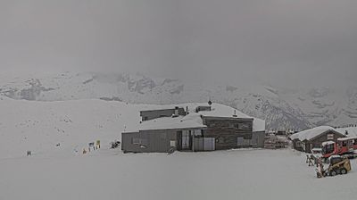 immagine della webcam nei dintorni di Ghiacciaio Presena: webcam Rifugio Viviani