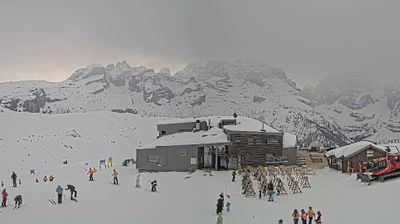 immagine della webcam nei dintorni di Carisolo: webcam Rifugio Viviani